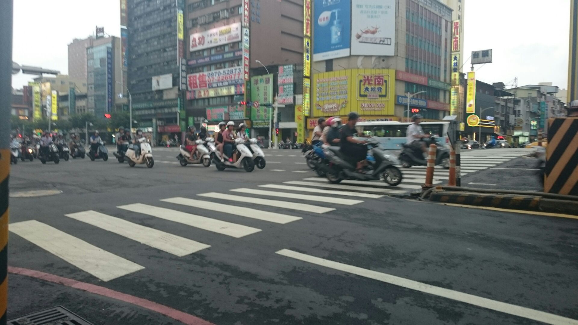 2015_09_27_01_正味珍後_ホテル前道路2